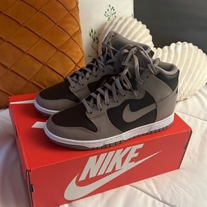 ‘Moon Fossil’ Nike Dunks